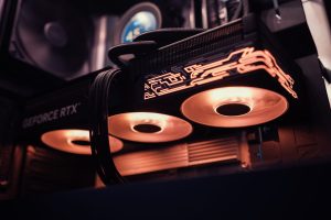 Graphique comparatif FPS DLSS vs FSR en 1440p et 4K ray tracing